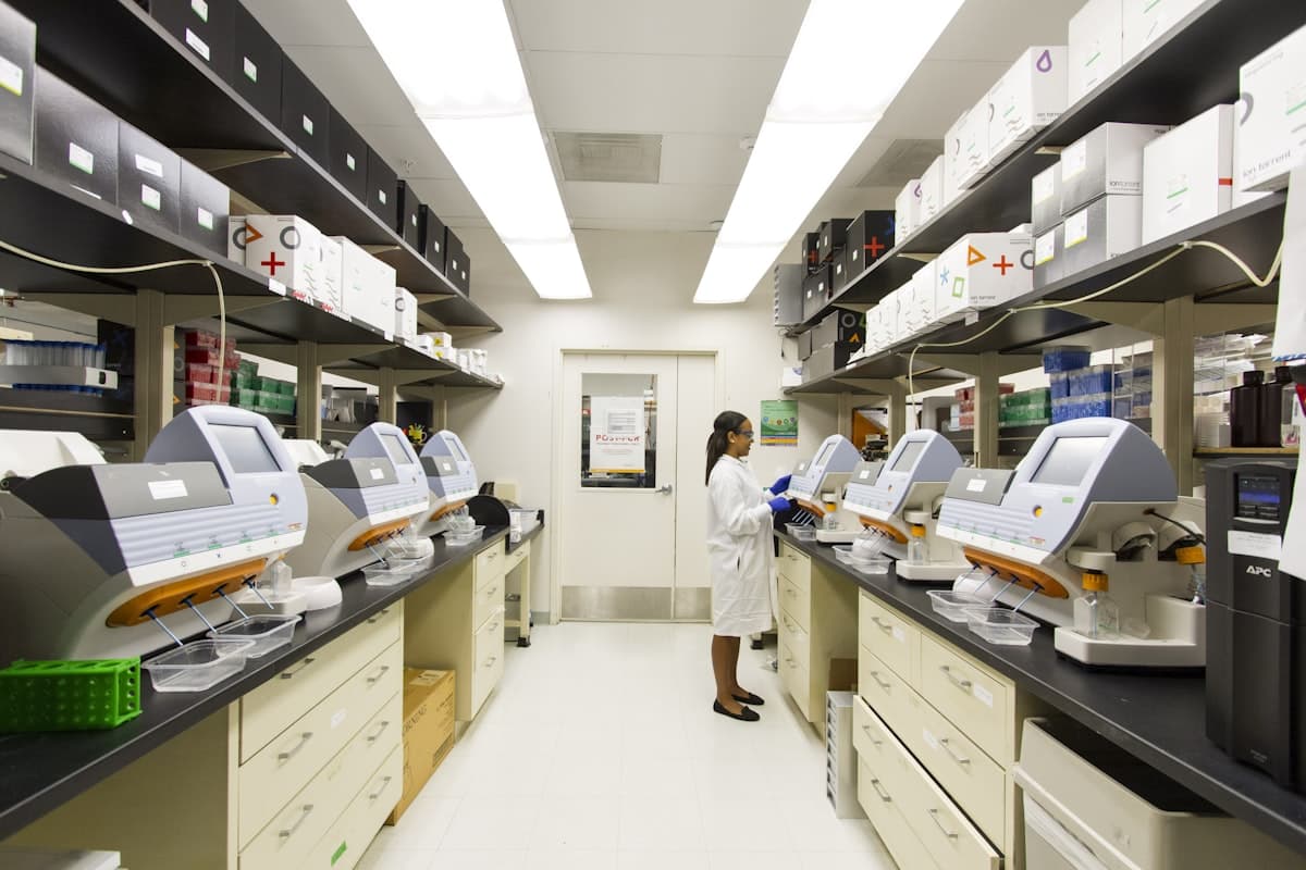 HIGH-PERFORMANCE LIQUID CHROMATOGRAPHY (HPLC)